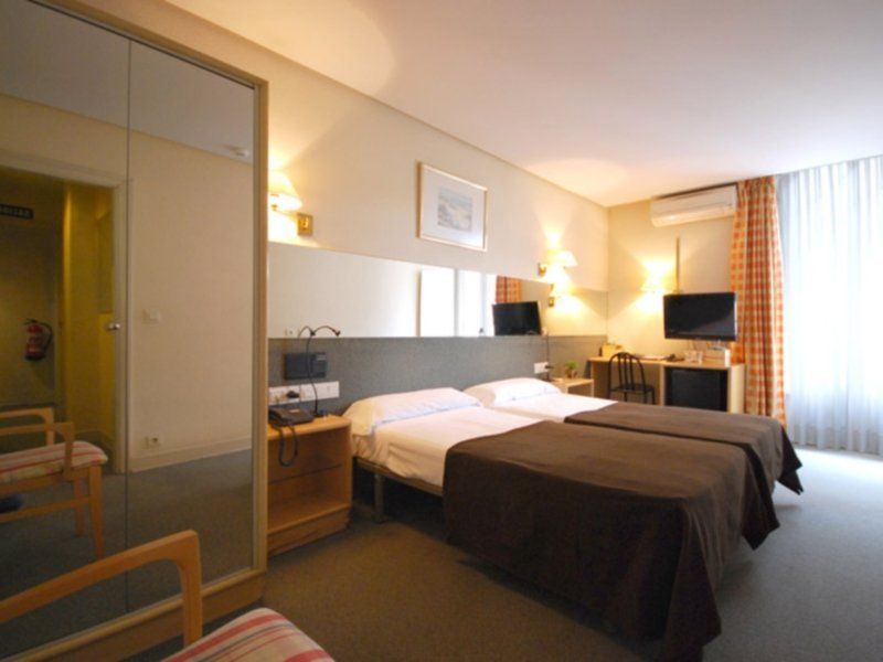 Hotel Avenida Pampeluna Zewnętrze zdjęcie